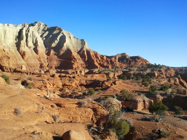 Continuing east along the Angel's Palace Trail