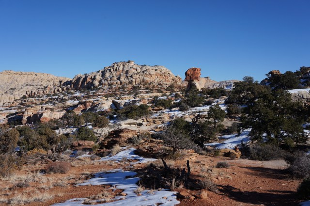 Duck rock, with Pectol's Pyramid (6,207') beyond
