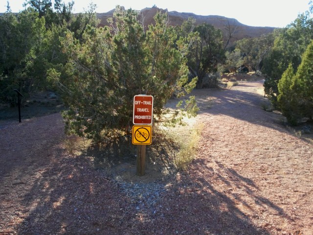 Trail fork at the beginning of the Nature Trail, Kodachrome Basin State Park