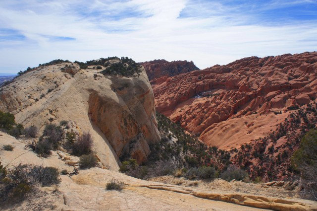 Approaching the sketchy saddle, Upper Muley Twist rim route