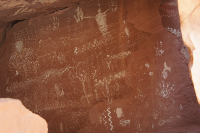 Sheltered pictographs in the Moenkopi formation