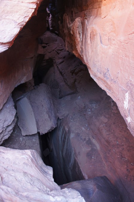 One of the fissures just off the Grand View Point Trail