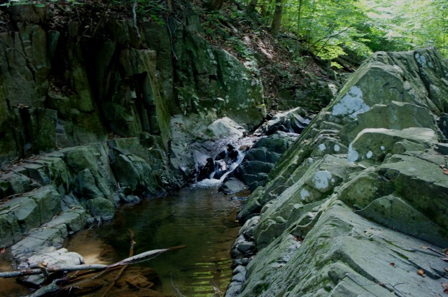 Small waterfall along Turkey Run